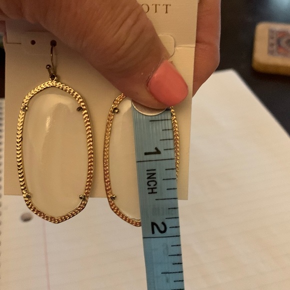 Kendra Scott Danielle MOP earrings - Picture 7 of 9